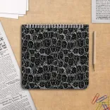 دفتر یادداشت زبان ۶۰ برگ پانداک طرح black کد ۰۰۷